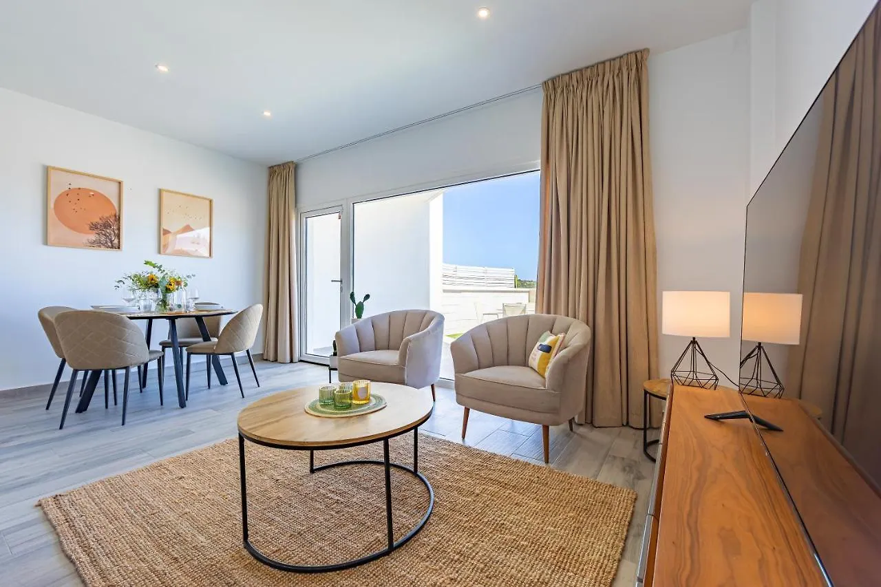 דירות טריפה Large Terrace, Swimming Pool, Private Garage And Fiber